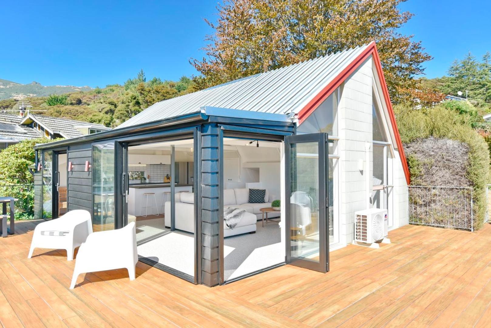 Akaroa Harbour View - Christchurch Holiday Homes מראה חיצוני תמונה