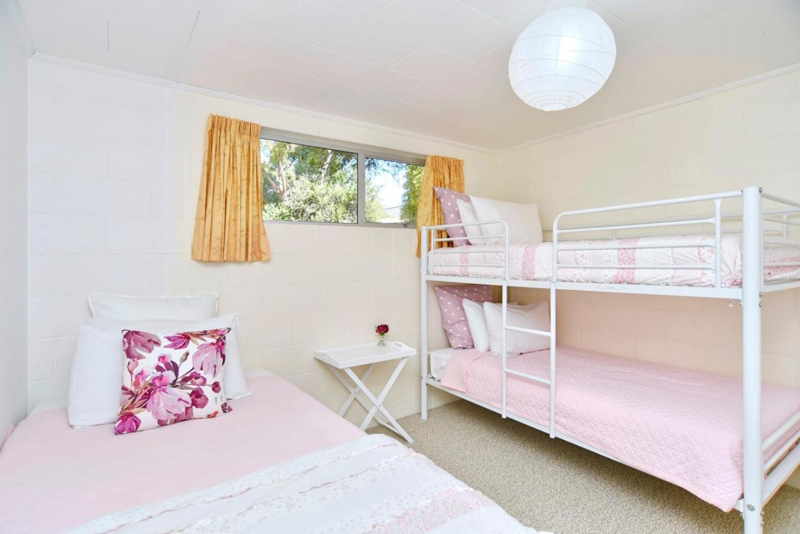 Akaroa Harbour View - Christchurch Holiday Homes מראה חיצוני תמונה