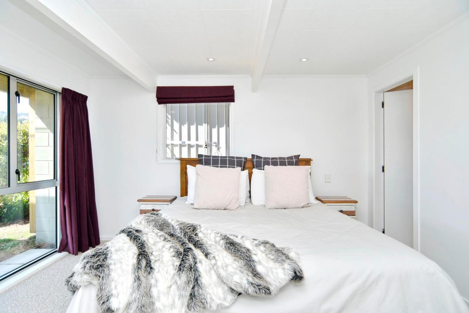 Akaroa Harbour View - Christchurch Holiday Homes מראה חיצוני תמונה