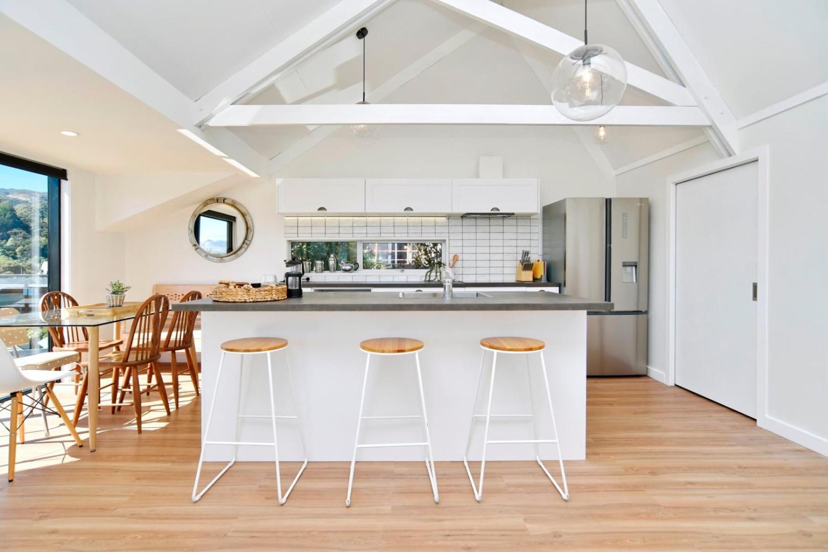 Akaroa Harbour View - Christchurch Holiday Homes מראה חיצוני תמונה