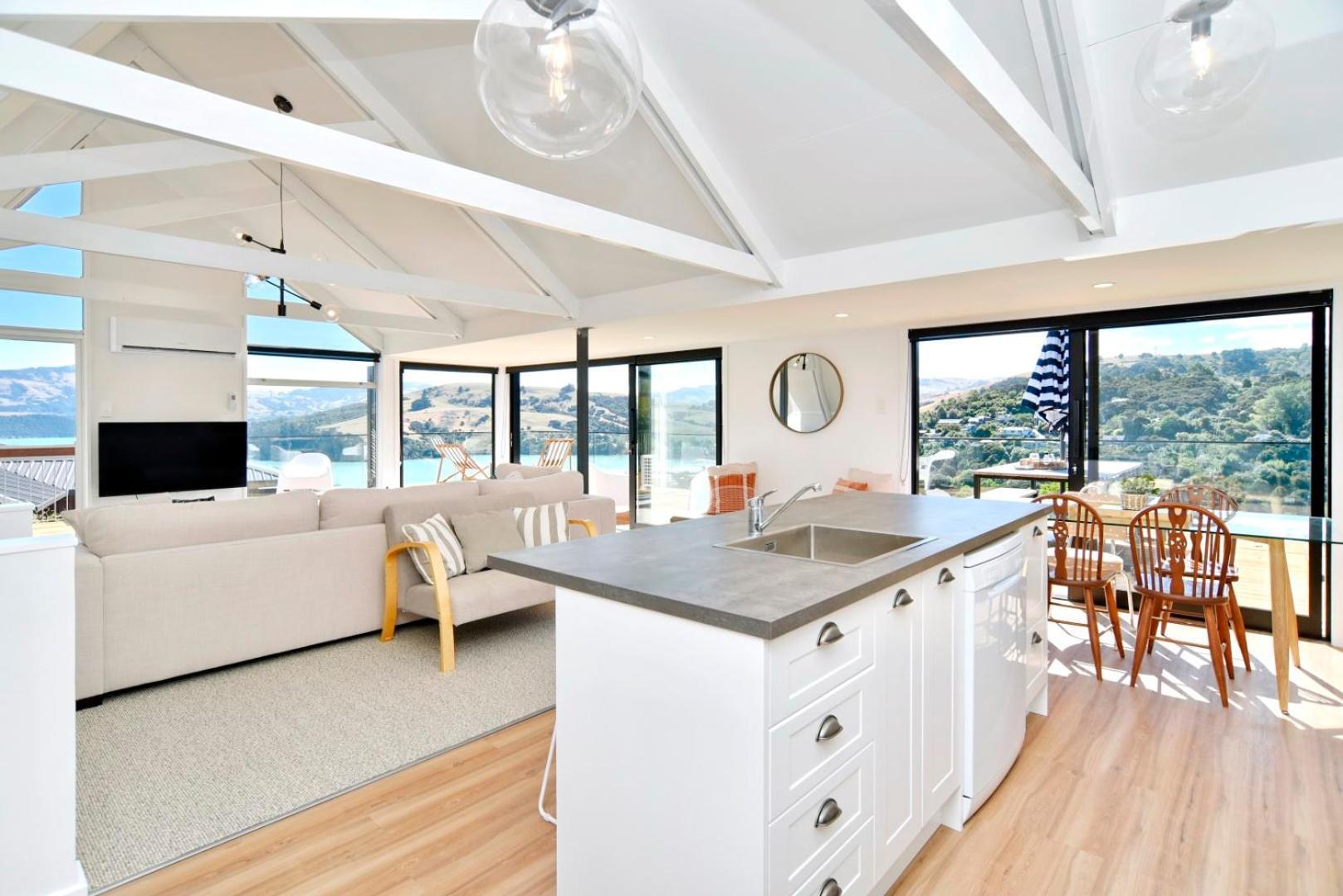 Akaroa Harbour View - Christchurch Holiday Homes מראה חיצוני תמונה