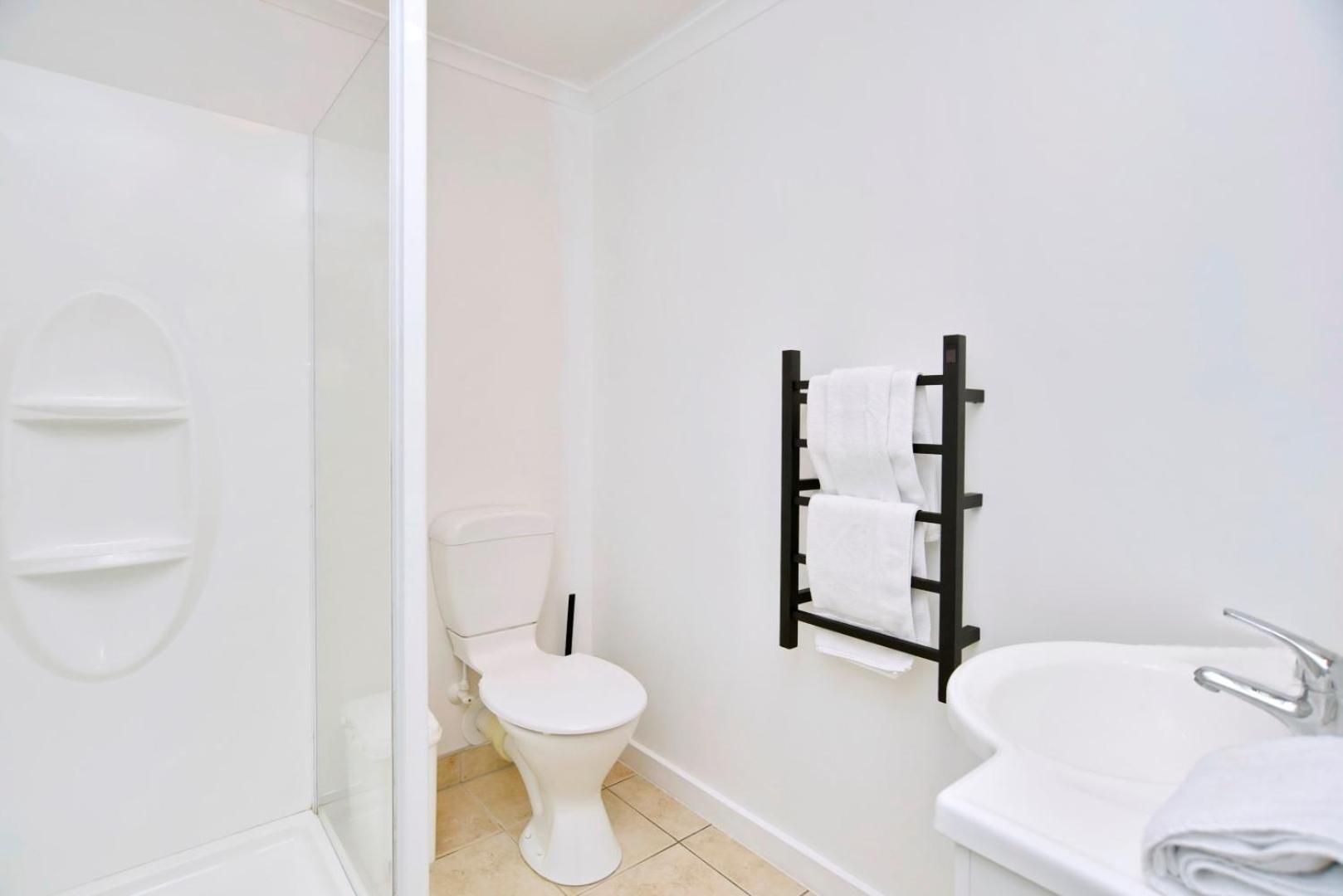 Akaroa Harbour View - Christchurch Holiday Homes מראה חיצוני תמונה