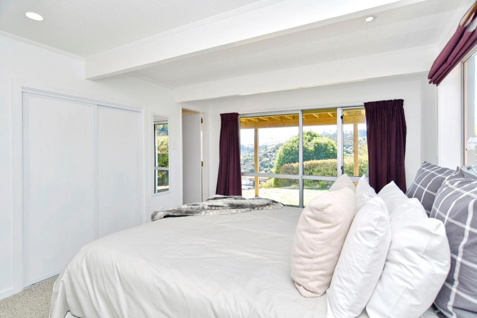 Akaroa Harbour View - Christchurch Holiday Homes מראה חיצוני תמונה
